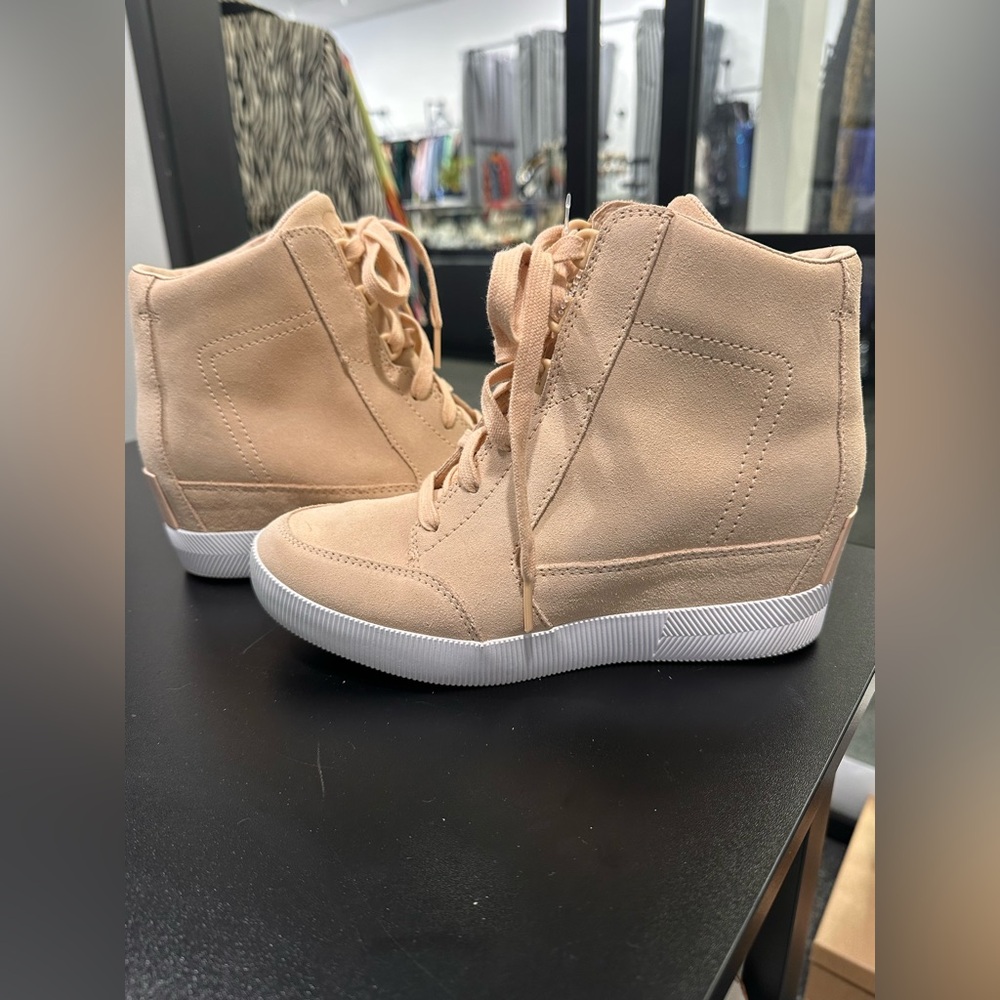 Sorel Sz 8 Tan Suede Sneakers Shoe